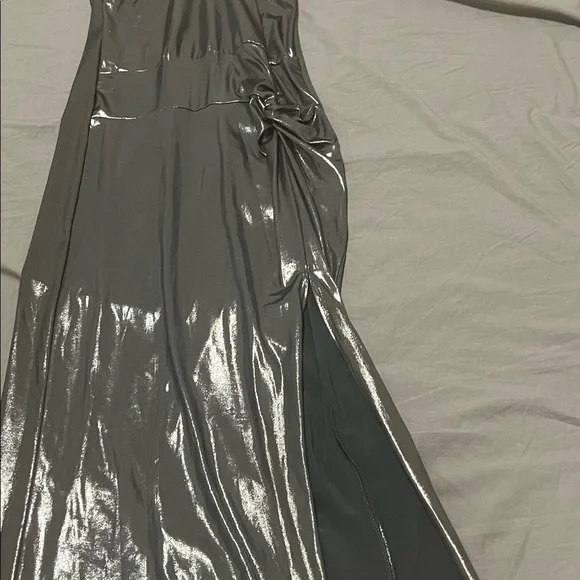 Silver evening gown - Picture 2 of 6